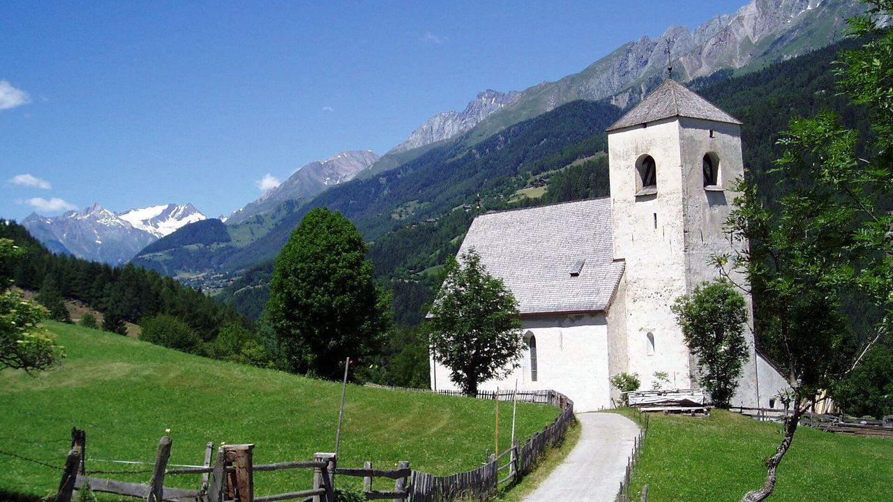 Der Talweg Matrei ist 15 Kilometer lang und kann in etwa 4 Stunden und 15 Minuten bewältigt werden.